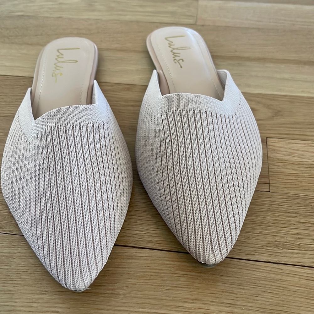Lulu’s light nude ribbed mule slides